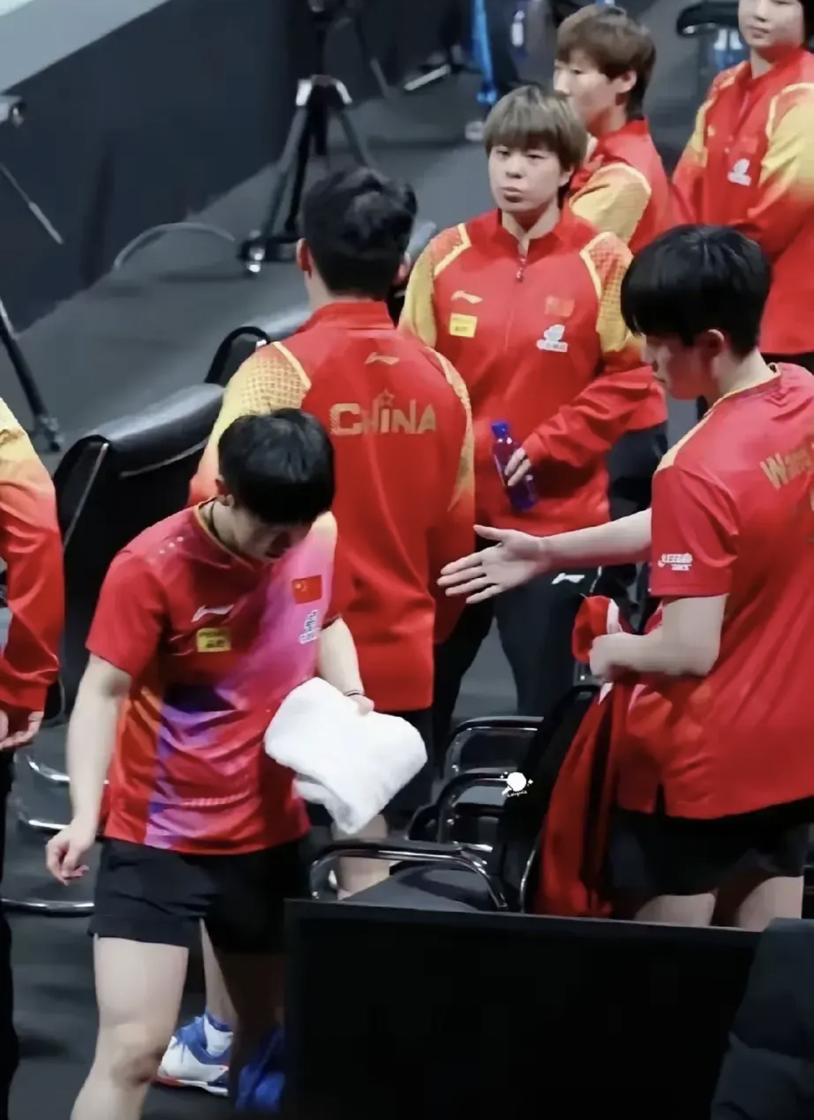 杏彩体育地址-较量精彩：球员们在比赛中挥洒汗水，荡气回肠的简单介绍