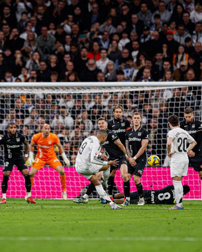 塞维利亚客场-力克莱加内斯，取得关键胜利的简单介绍