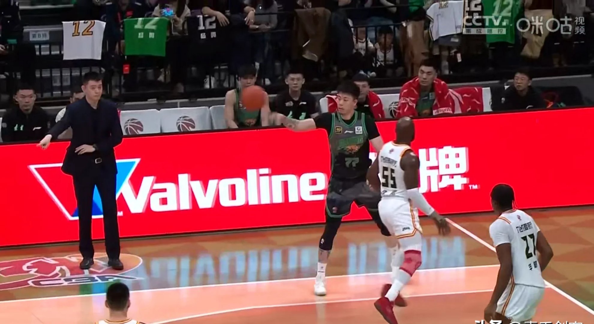 杏彩体育中国官网-包含NBA前锋康复回归赛场，球队士气大振的词条