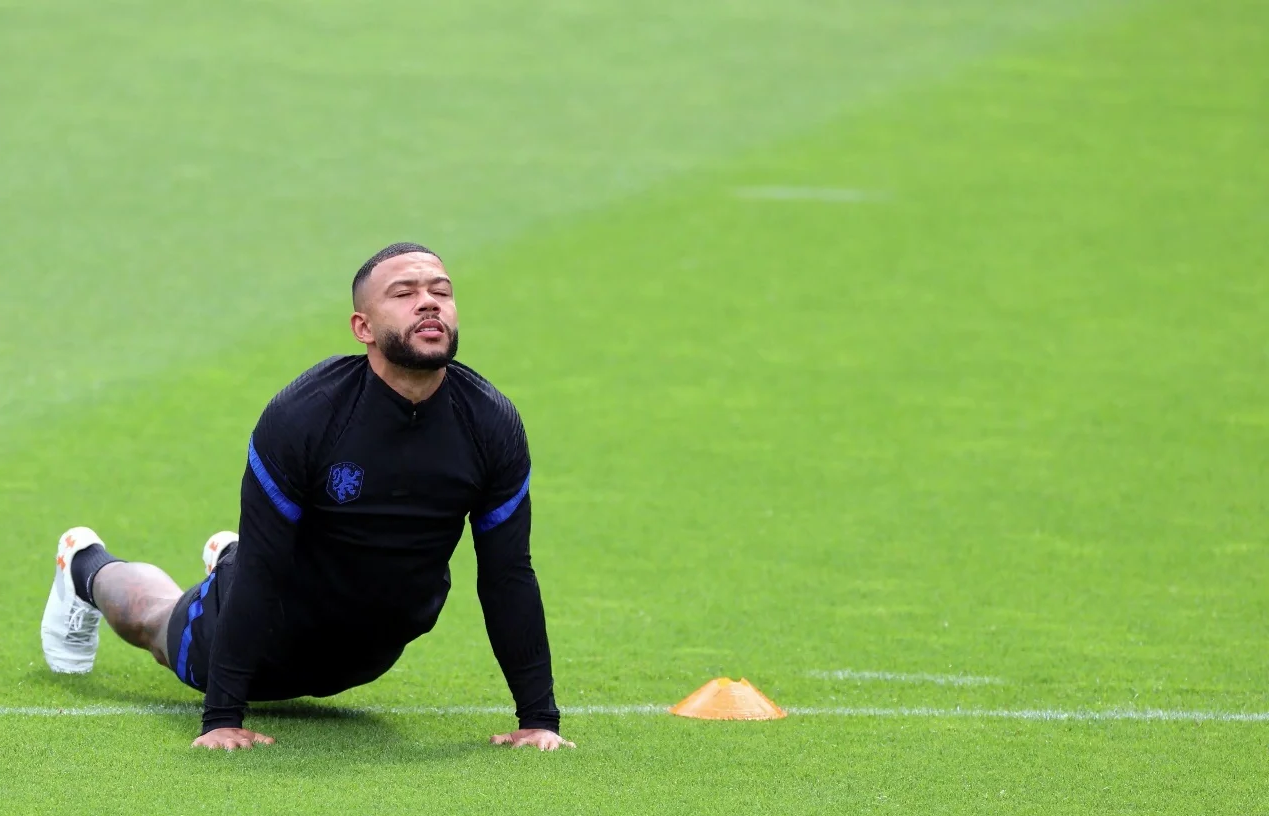 荷兰队表现稳健,成功挺进下一轮 荷兰队表现稳健,成功挺进下一轮