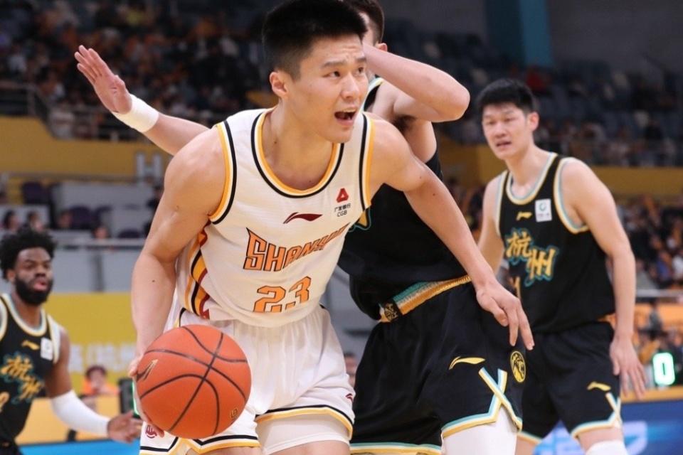 杏彩体育登录-辽宁男篮势不可挡，五连胜逐渐甩开竞争对手