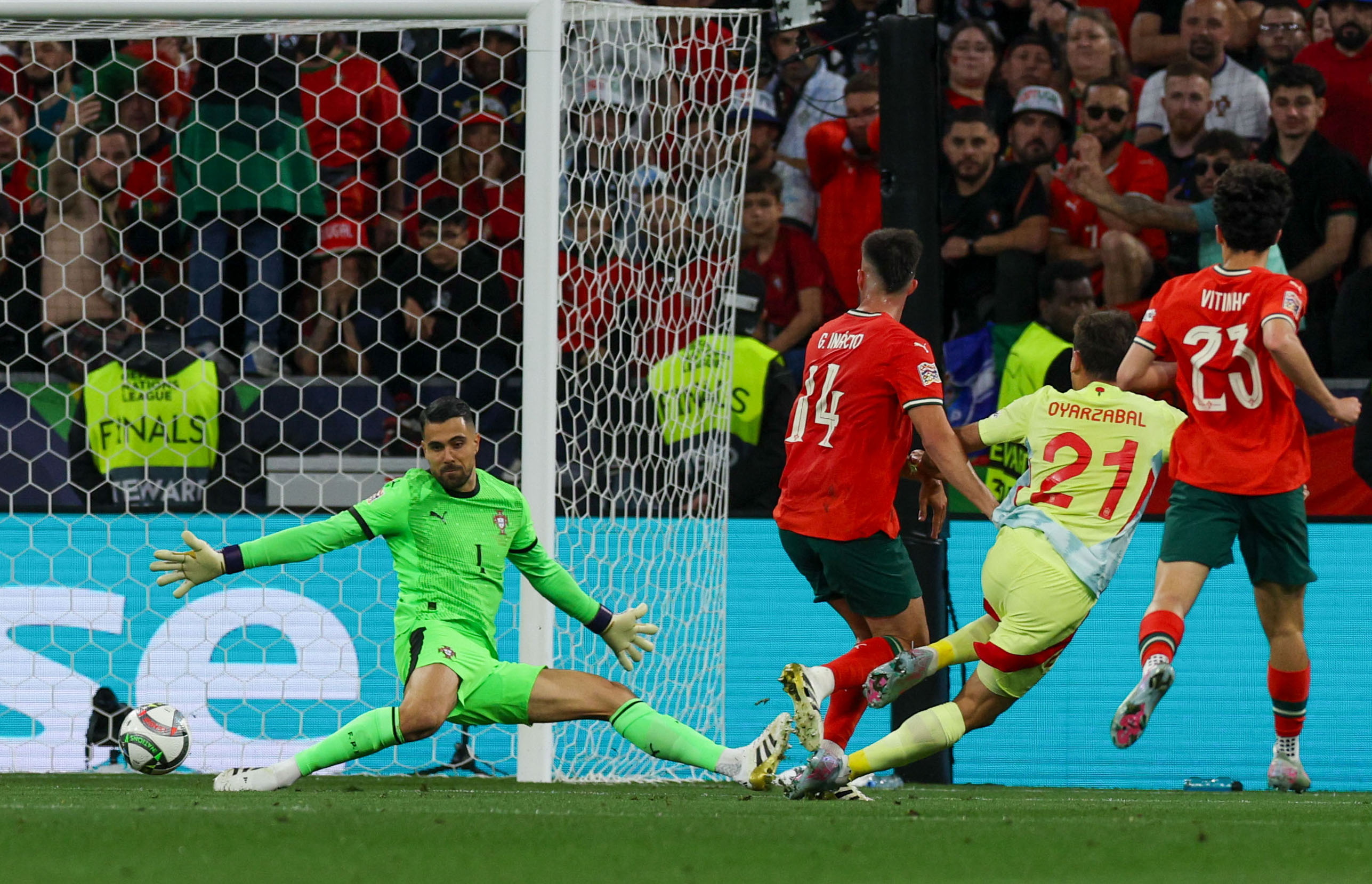 葡萄牙挑战荷兰,赛场上演巅峰对决 葡萄牙挑战荷兰,赛场上演巅峰对决