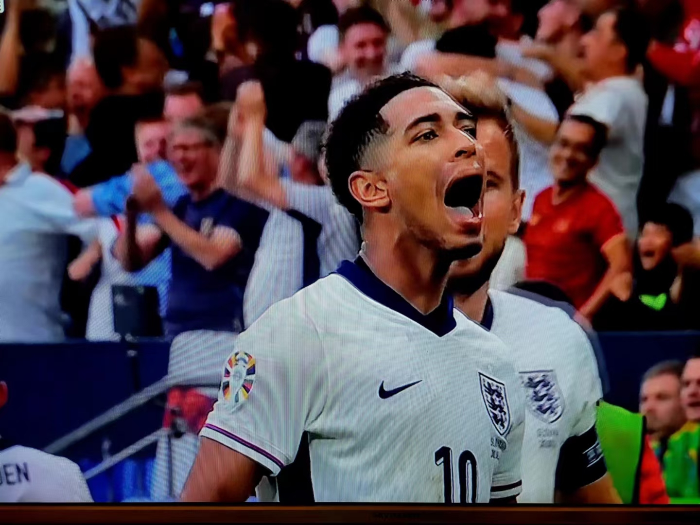 欧洲杯资格赛中球星光芒闪耀,助球队胜出 欧洲杯资格赛中球星光芒闪耀,助球队胜出