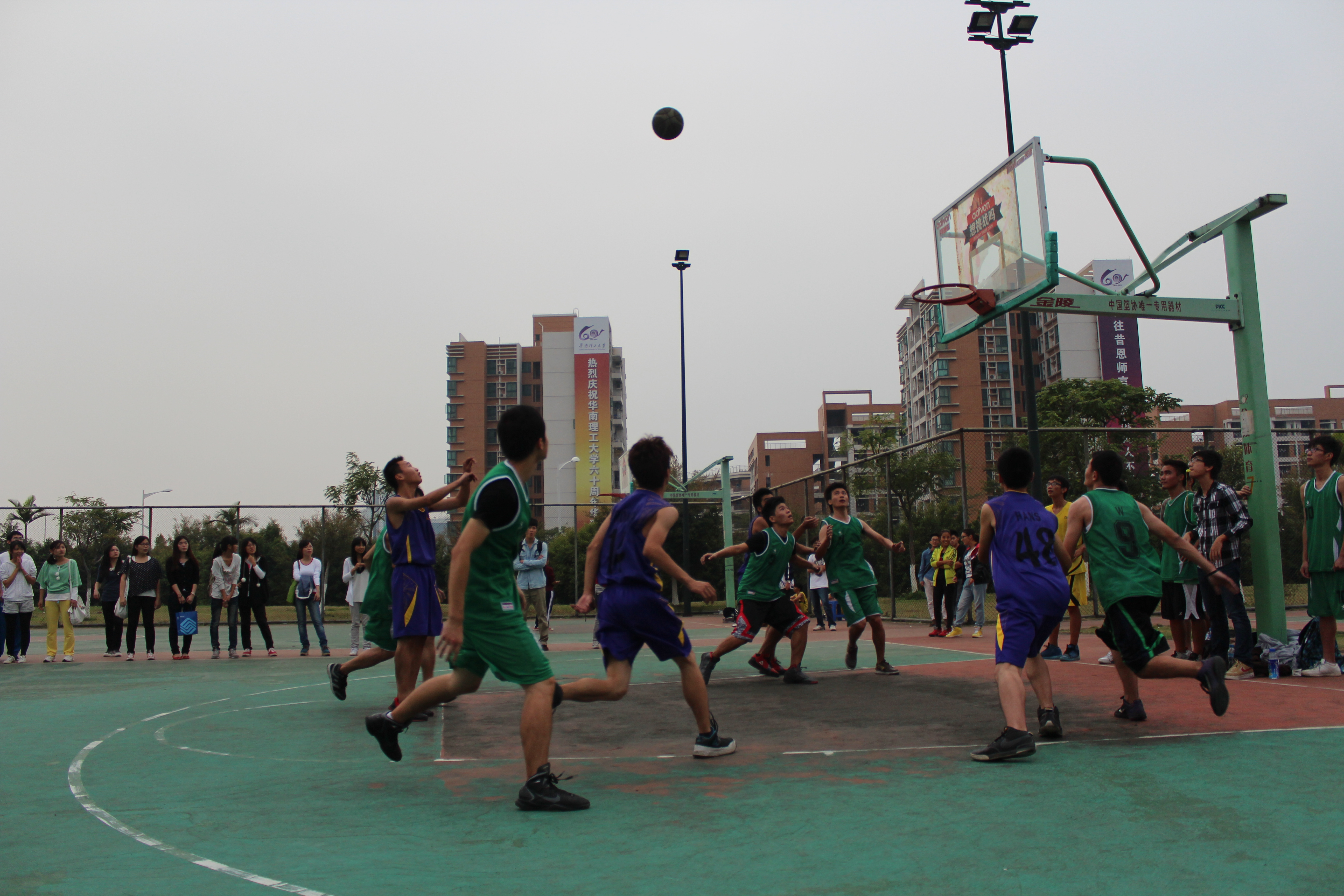 关于身临其境感受篮球比赛的精彩绝伦的信息 关于身临其境感受篮球比赛的精彩绝伦的信息