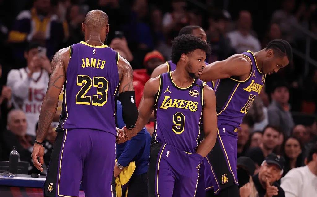 活塞客场惨败湖人，遭遇四连败的简单介绍