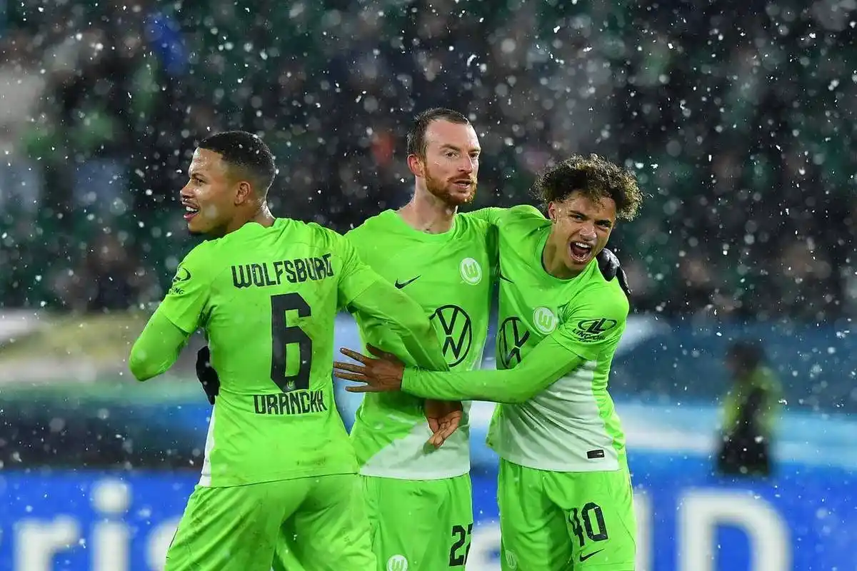 包含沃尔夫斯堡队大胜对手，实力超群的词条