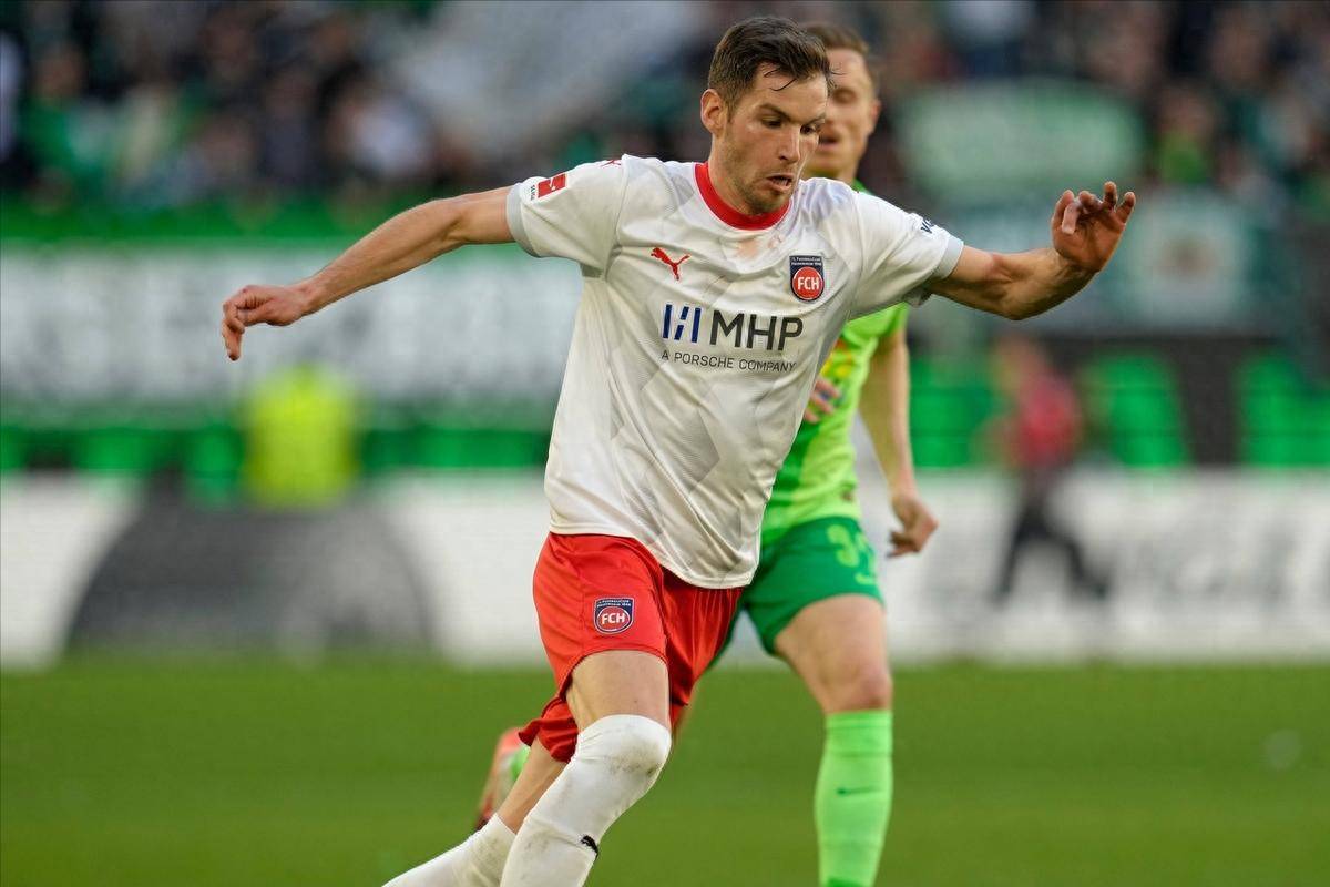 沃尔夫斯堡在比赛中力压对手的简单介绍