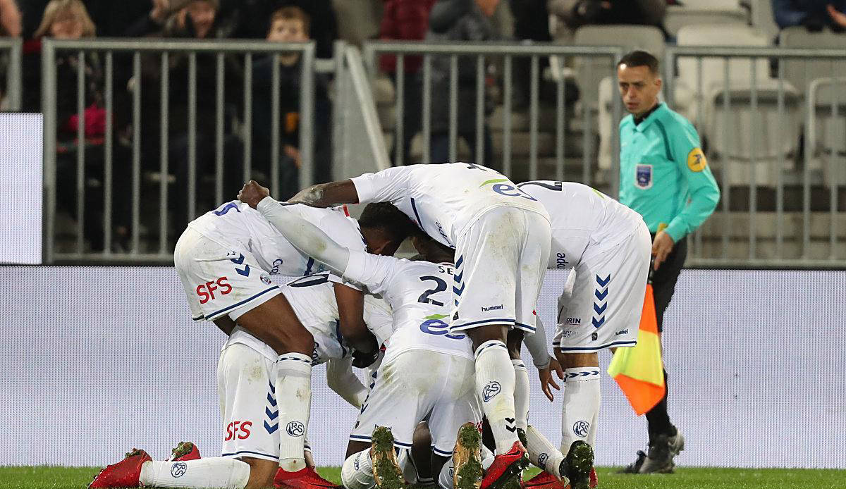 包含里昂客场击败斯特拉斯堡，积分榜稳中求进的词条