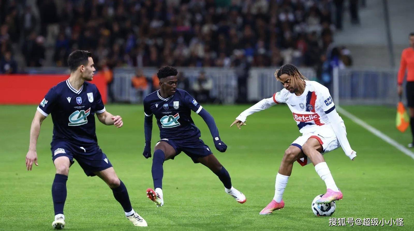 欧洲足坛豪门紧随对手步伐,竞争激烈的简单介绍 欧洲足坛豪门紧随对手步伐,竞争激烈的简单介绍