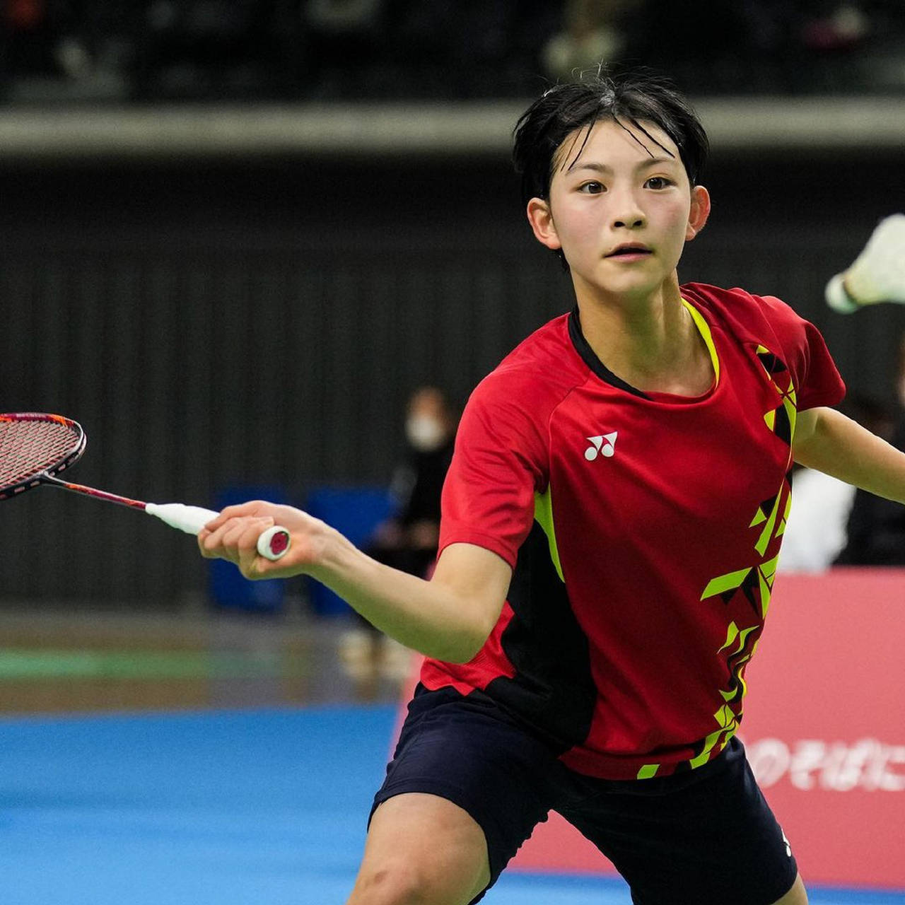 某国羽毛球选手连胜夺冠，绝对实力