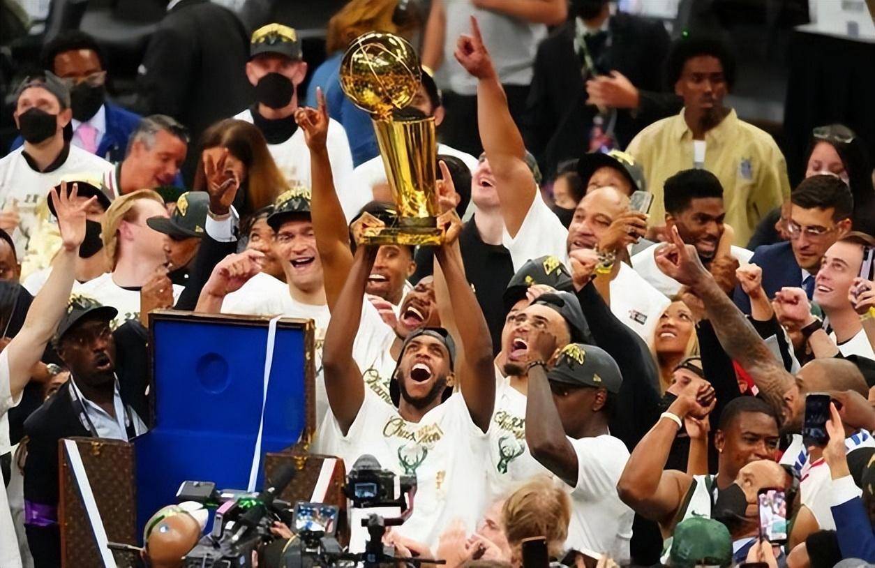 雄鹿擒下快船，米德尔顿砍下分助球队获胜